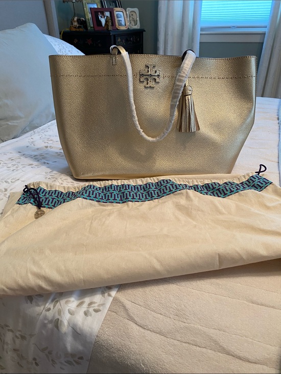 Tory Burch Handbags - NWT Tory Burch Metallic Gold Leather Tote with Tassel Charm